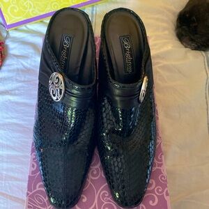 SIZE 8 1/2 BLACK BRIGHTON SHOES